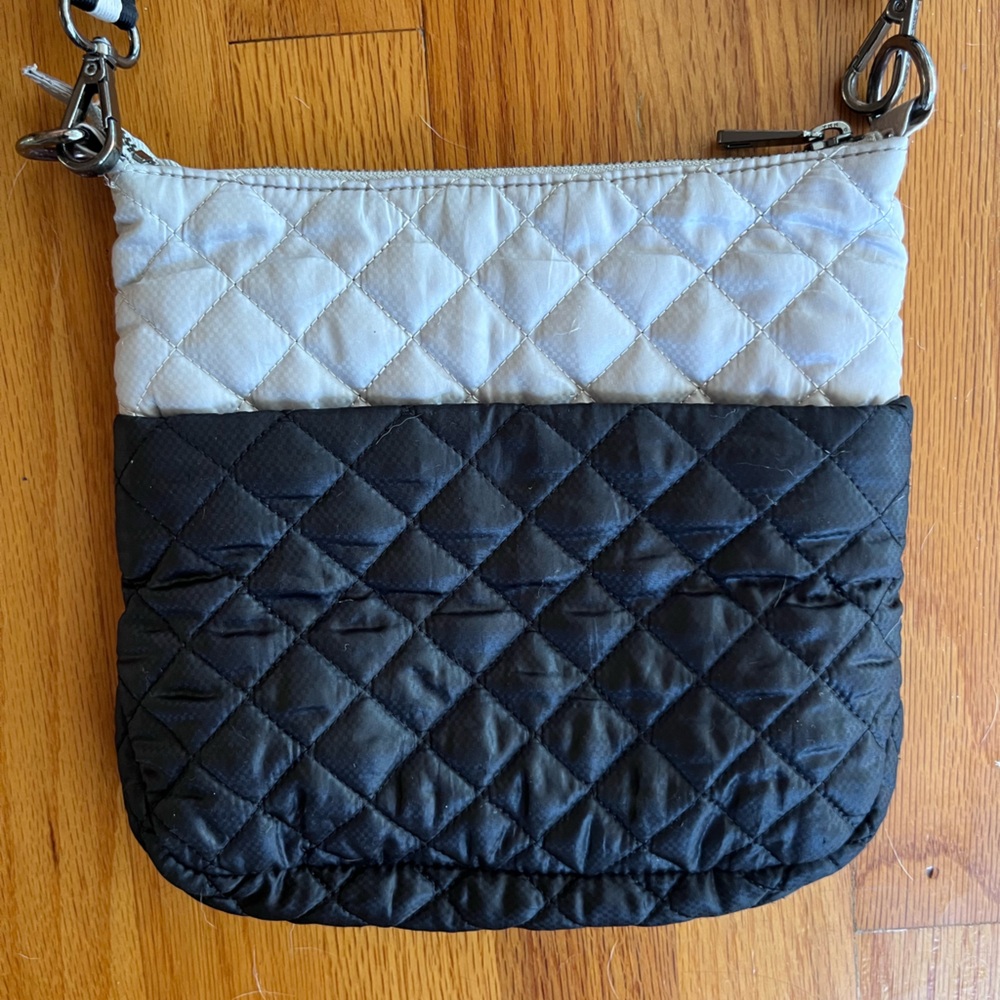 Oliver Thomas Kitchen Sink Quilted Crossbody Bag Black and Gray - Picture 5 of 8